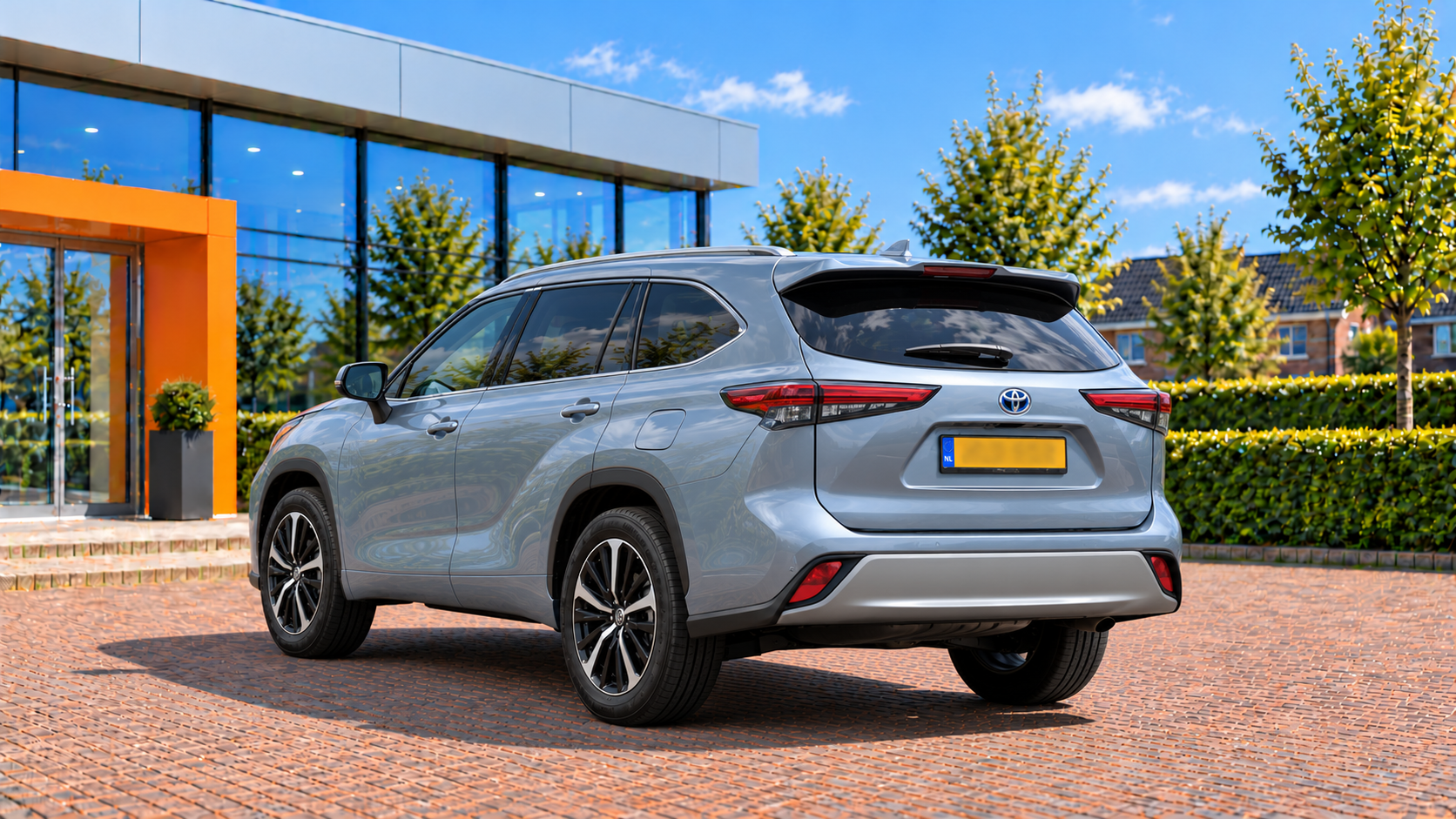 Toyota Highlander van achteren