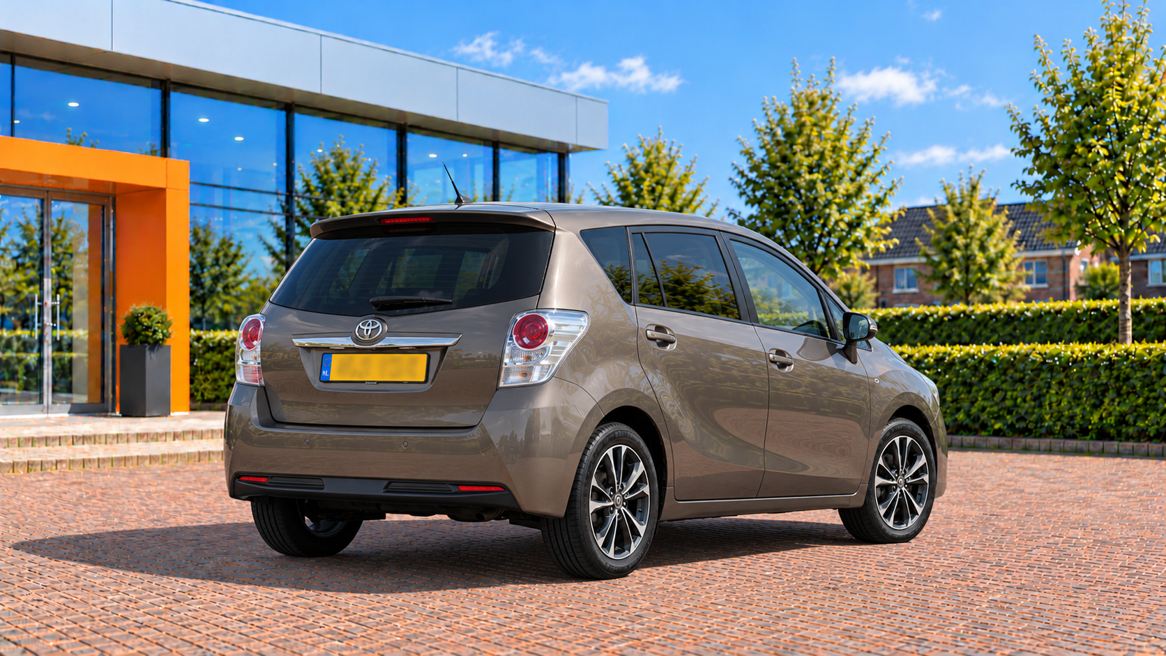 Toyota Verso van achteren
