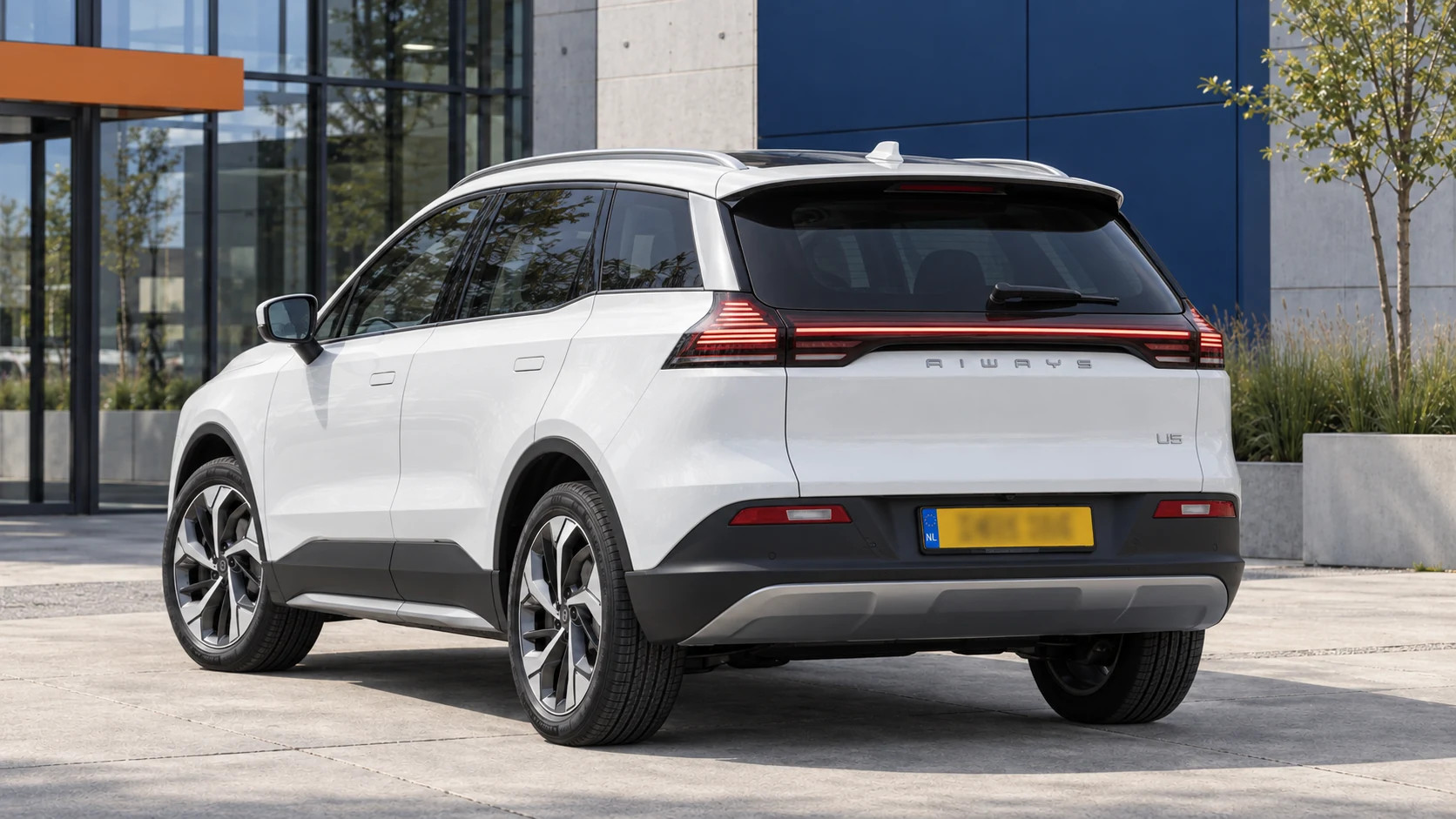 Witte Aiways U5 Prime van dezelfde generatie, schuin van achteren