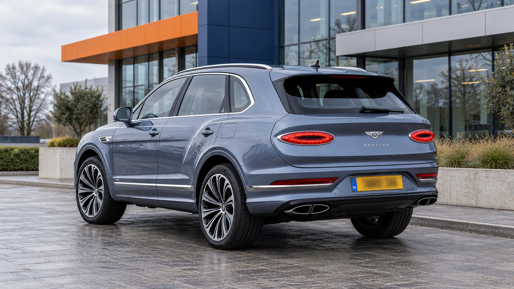 Achterzijde van een Bentley Bentayga met standaardwielbasis
