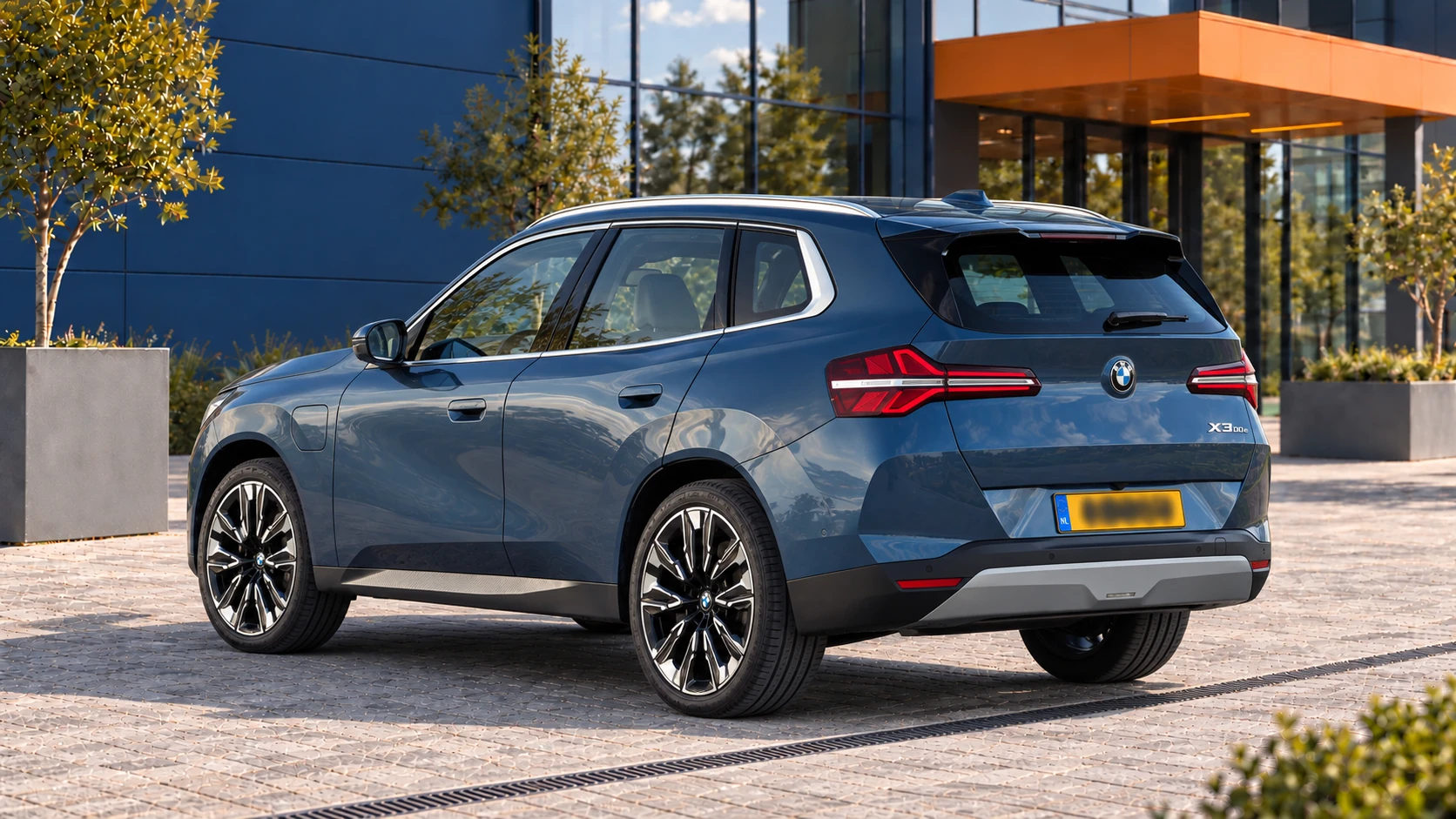 Achterzijde van dezelfde BMW X3 30e xDrive van de G45-generatie