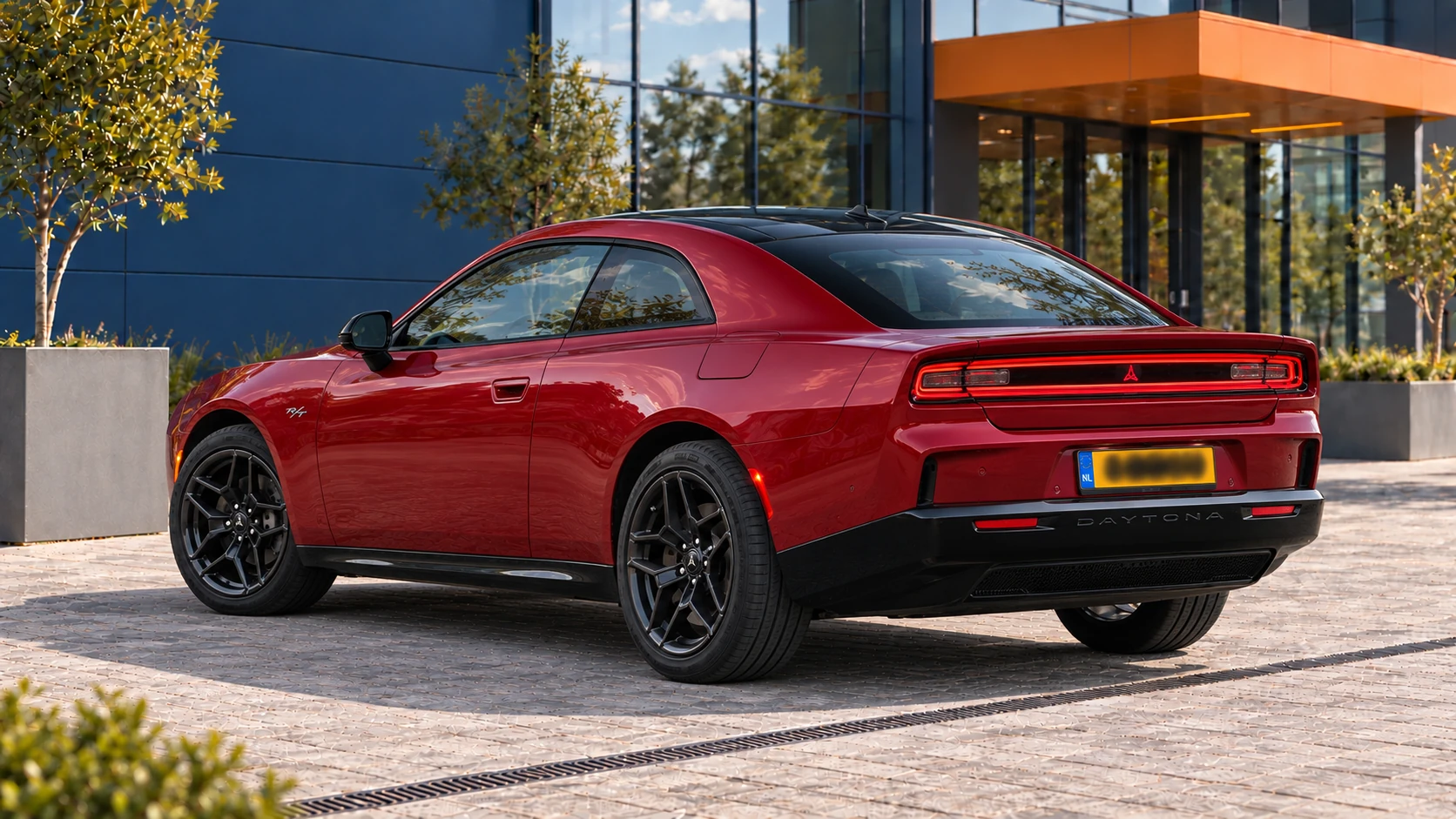 Achterzijde van dezelfde rode Dodge Charger Daytona R/T Coupé