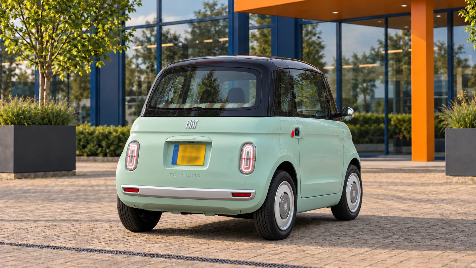 Achterzijde van dezelfde groene Fiat Topolino met gesloten dak