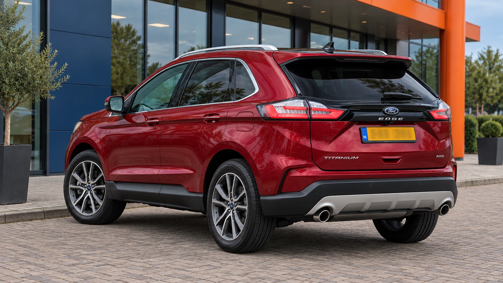 Achterzijde van dezelfde rode Ford Edge Titanium
