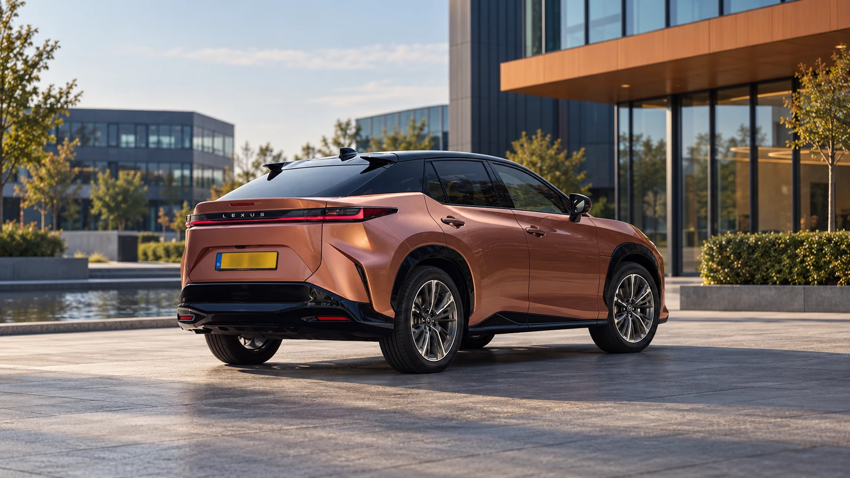 Lexus RZ schuin achteraan