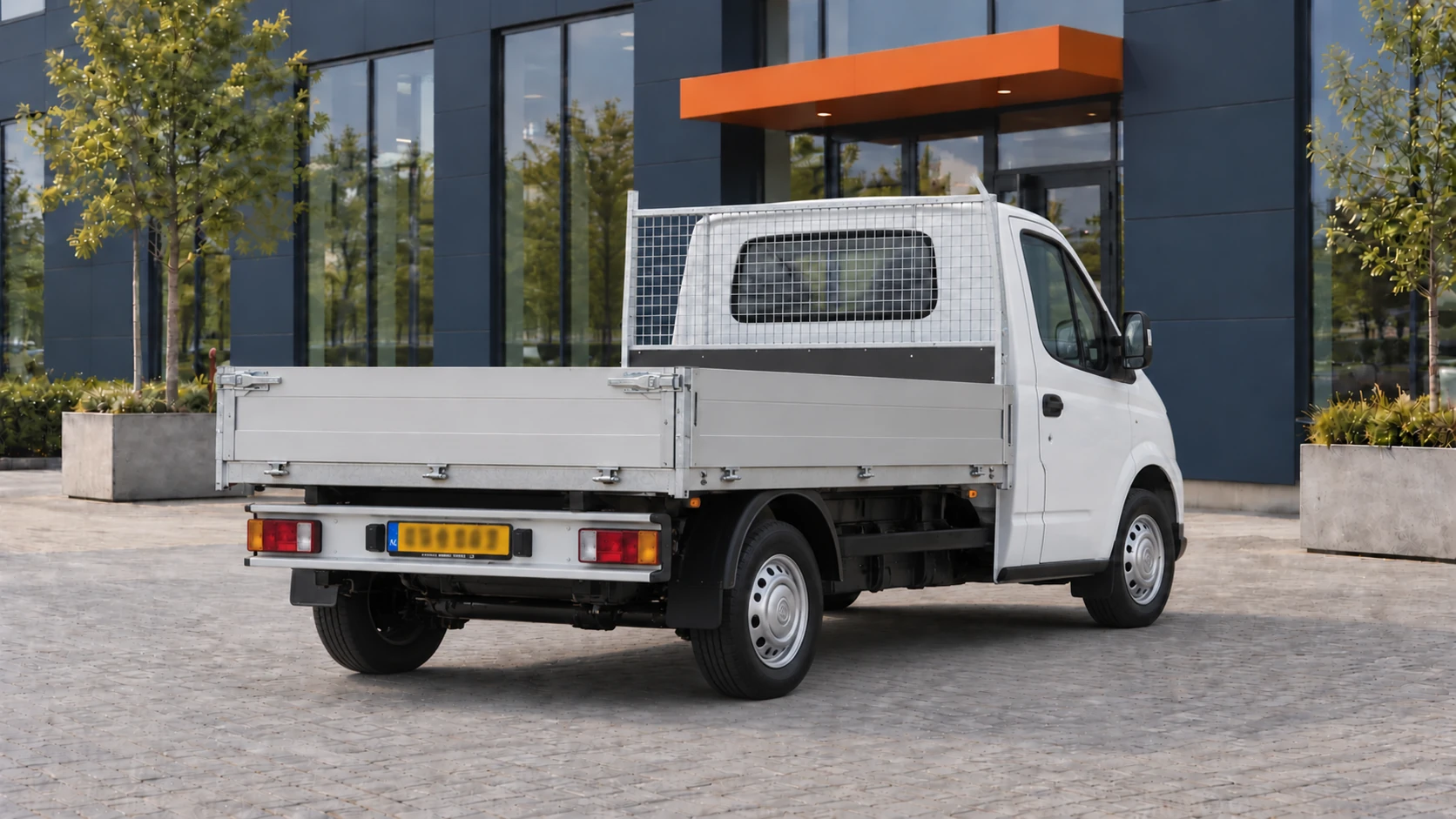 Maxus EV80 van achteren