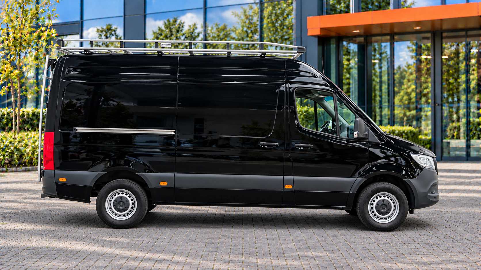 Mercedes-Benz Sprinter van opzij