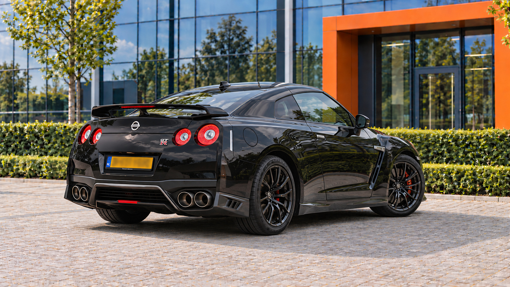 Nissan GT-R van achteren