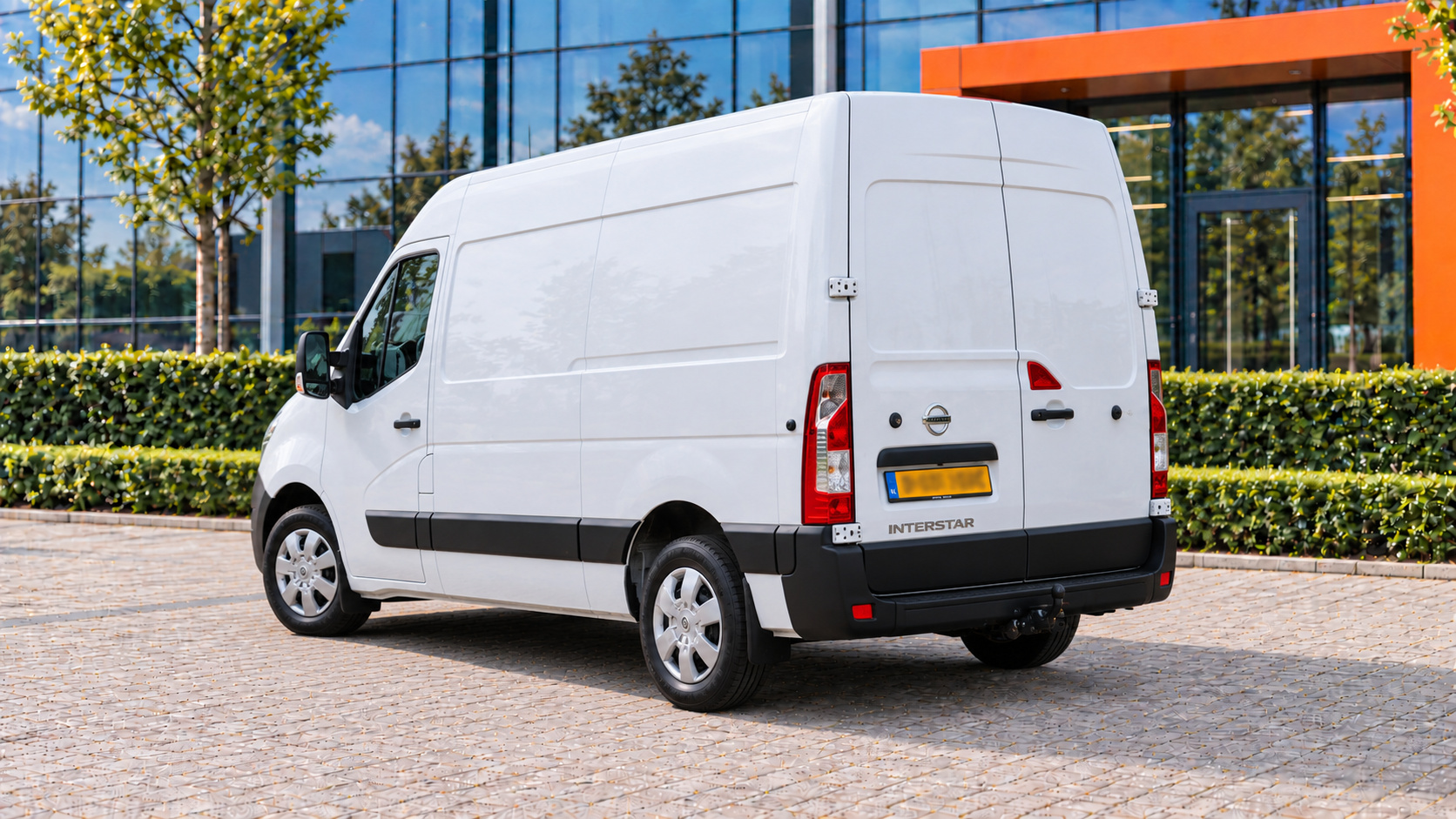 Nissan Interstar van achteren